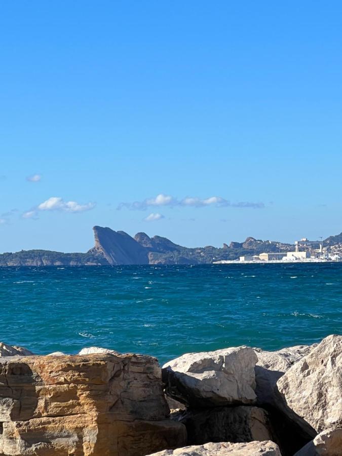 Appartement Entre Village Et Plages. Saint-Cyr-sur-Mer Dış mekan fotoğraf